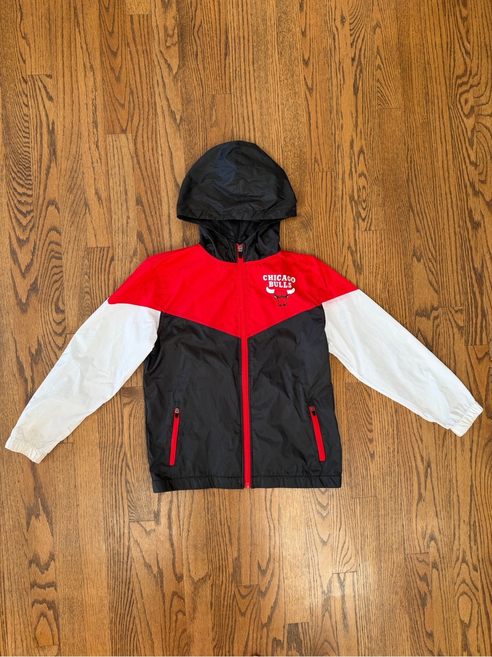Youth Medium 10 / 12 NBA Chicago Bulls Basketball Hooded Windbreaker Jacket